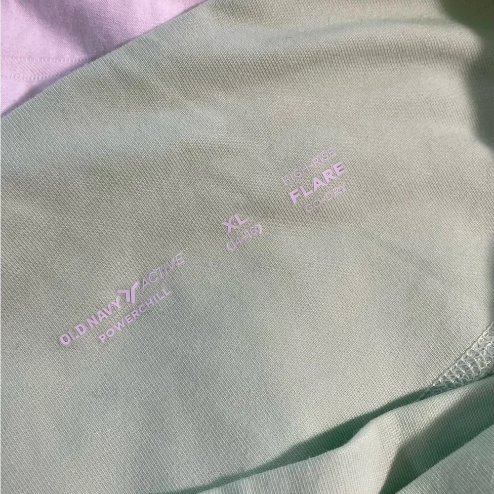 Girl’s Old Navy Bright Green Flare Leggings - Picture 5 of 6